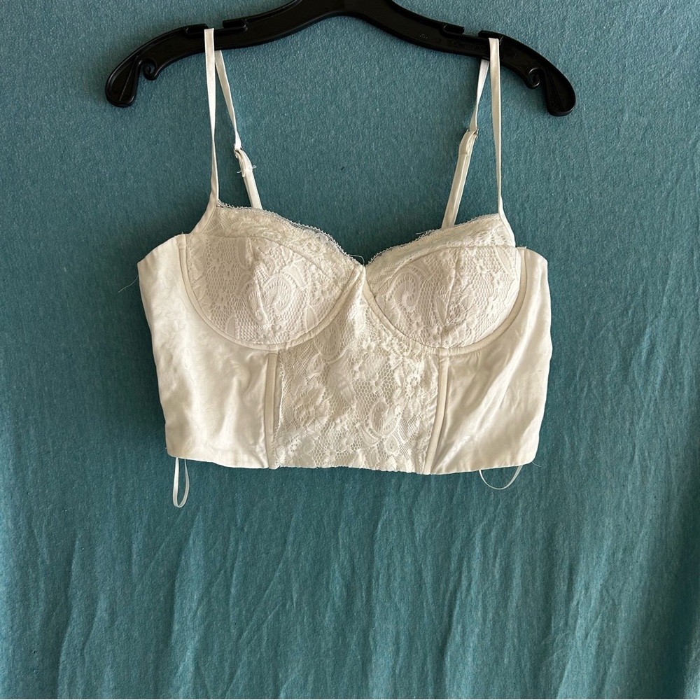 Elegant White Lace Bustier